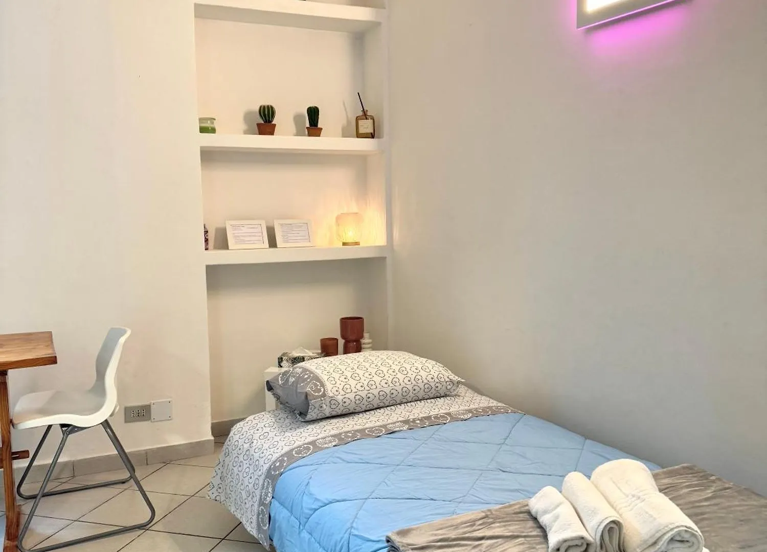 Apartment Navigli Home Metro4-Tram2-Naviglio Grande Milan Italy