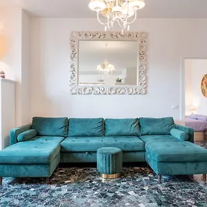 Amazing Floor Apartment